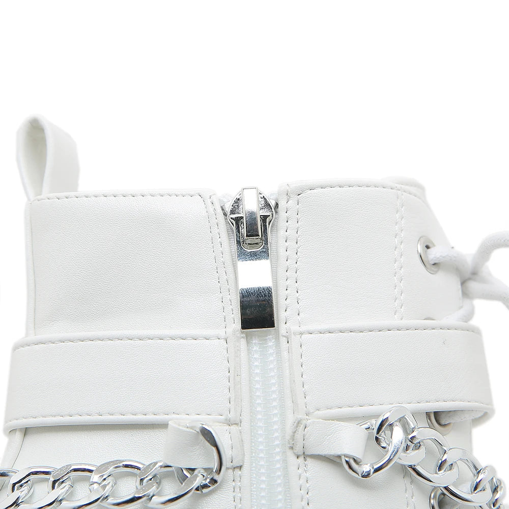 Wysokie buty z łańcuszkiem - białe