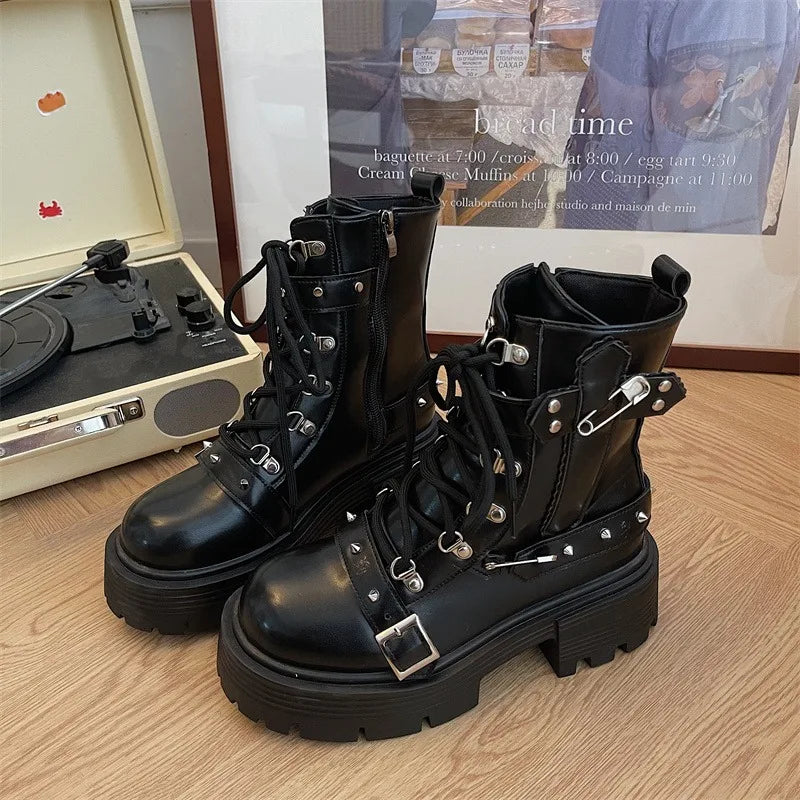 Gothic shoes with buckles
