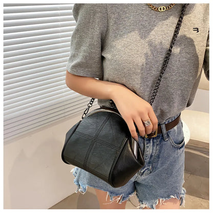 Shoulder bag on a chain - black