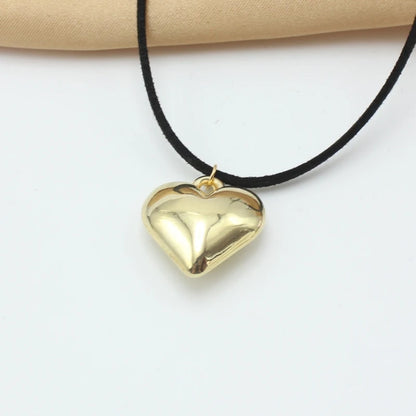 Gothic necklace with a heart motif made of stainless steel