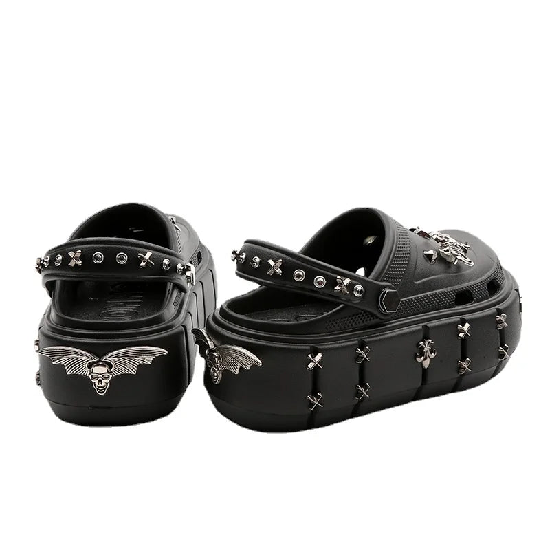 Flip-flops with studs in a dark style