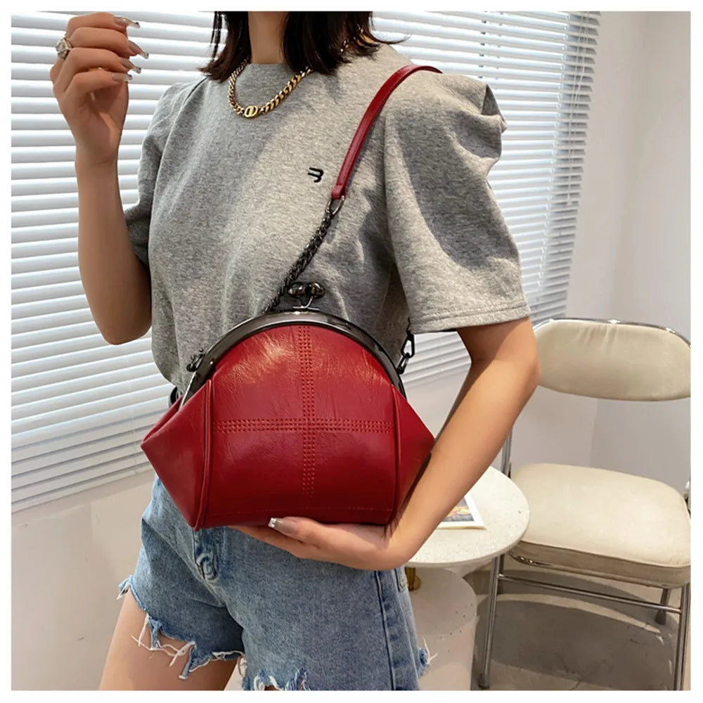 Shoulder bag on a chain - burgundy