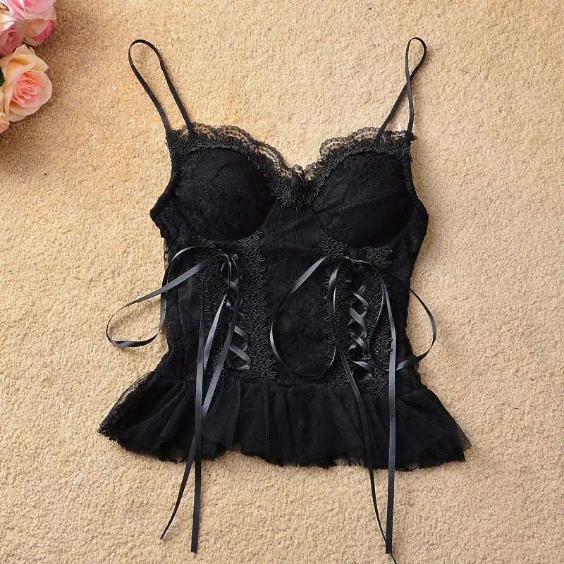 Short gothic corset emphasizing the waist