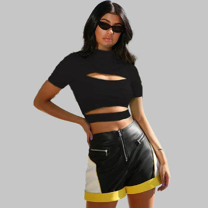 Crop top emphasizing the waist with a high neck