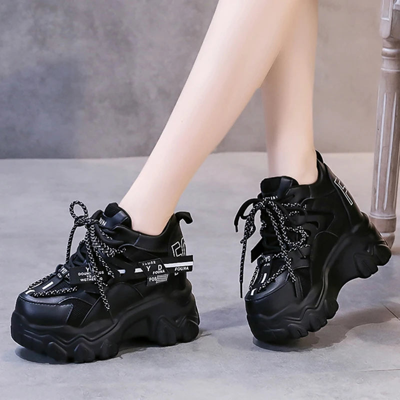 GOTHIC SHOES ON THE EGIRL PLATFORM