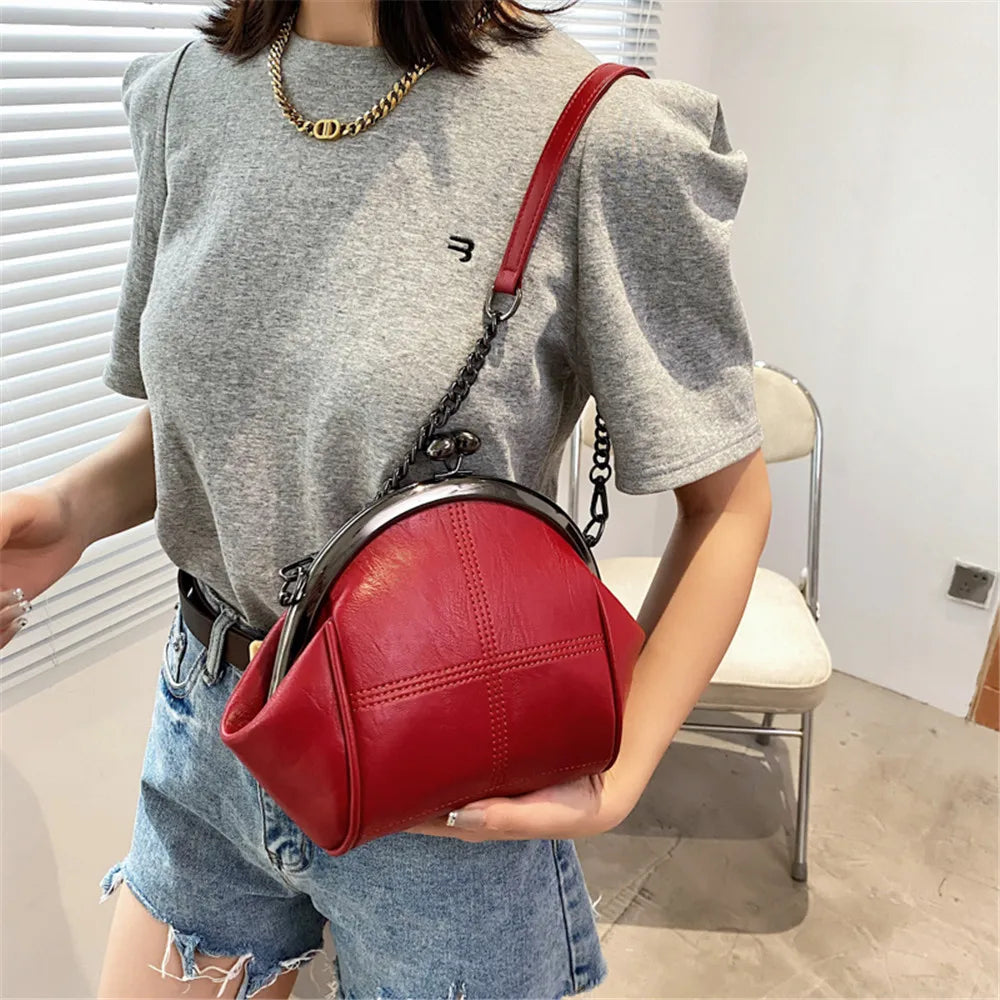 Shoulder bag on a chain - burgundy