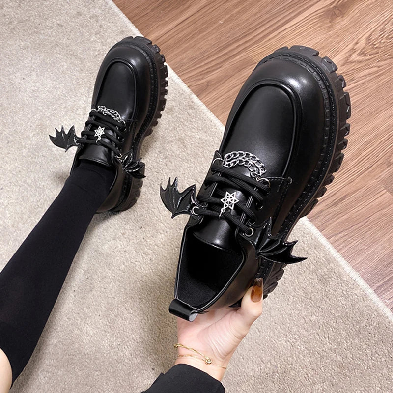 GOTHIC SHOES ON A THICK PLATFORM