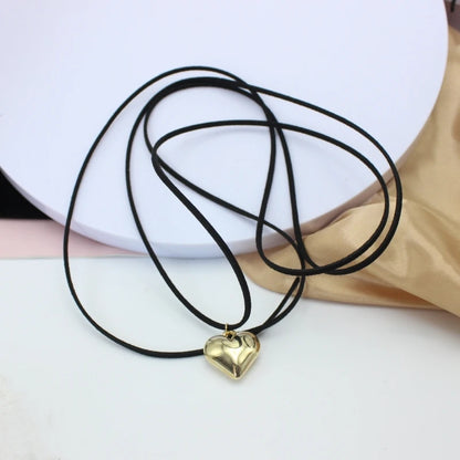 Gothic necklace with a heart motif made of stainless steel