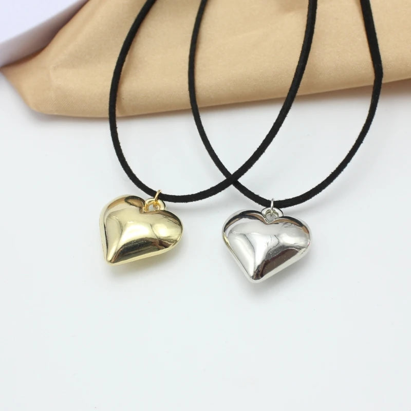 Gothic necklace with a heart motif made of stainless steel